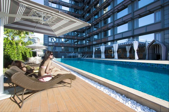  S-aura-hotel-pool 